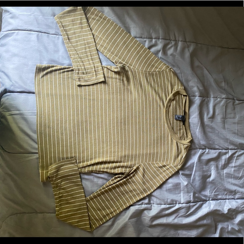 *Women’s long sleeve crop top*